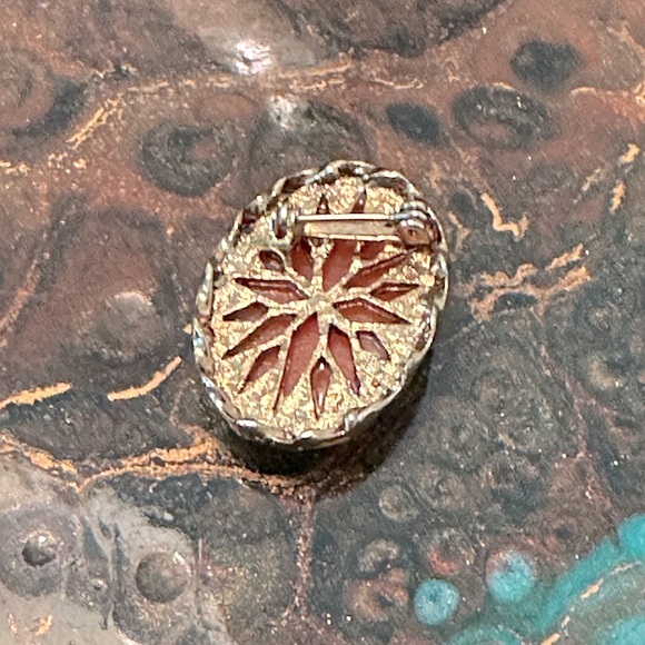 Vintage Cameo Brooch/Pin Unsigned Intricate Ornate Frame MCM 1950's - Picture 10 of 12